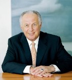 Humer steps down
