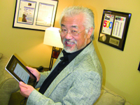 A physician tests Apple’s iPad (photo courtesy Epocrates)