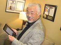 A physician tests Apple’s iPad (photo courtesy Epocrates) A physician tests Apple’s iPad (photo courtesy Epocrates)