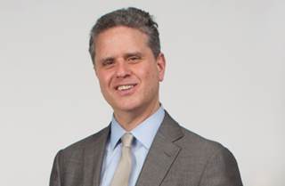 Headliner: TV newsman takes on online health Headliner: TV newsman takes on online health