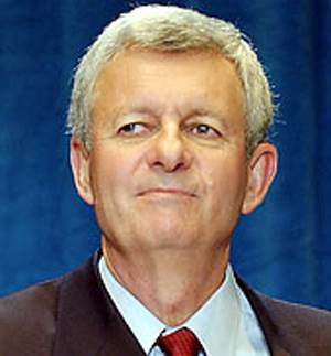 Ex-Pfizer chief takes over at troubled Optimer Ex-Pfizer chief takes over at troubled Optimer